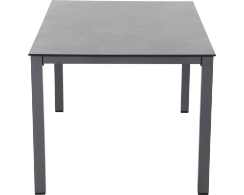 Quadratischer Gartentisch mit Metallgestell und Tischplatte