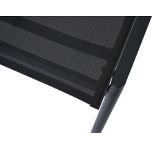 Detailansicht eines Gartenstuhls mit Textilgewebebespannung und Metallgestell