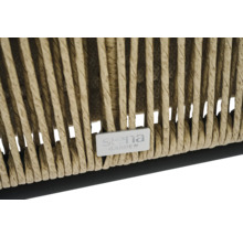Detailansicht eines Rattansessels mit Siena Garden Logo.