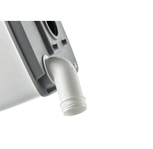 Detailaufnahme eines Spülkastens mit Abflussrohr