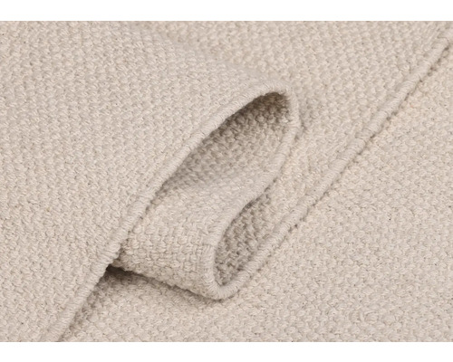 Nahaufnahme eines hellen Teppichs mit Textilmuster