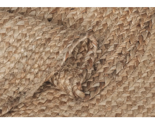 Nahaufnahme eines geflochtenen Teppichs aus Naturfasern.