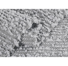 Nahaufnahme eines grauen Teppichs mit Schlingenstruktur