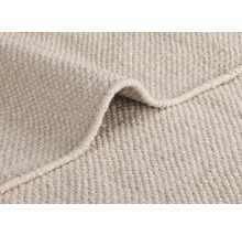 Nahaufnahme eines beigen Teppichs mit gewebter Textur