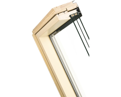 Dachfensterquerschnitt mit Holzrahmen und Isolierverglasung