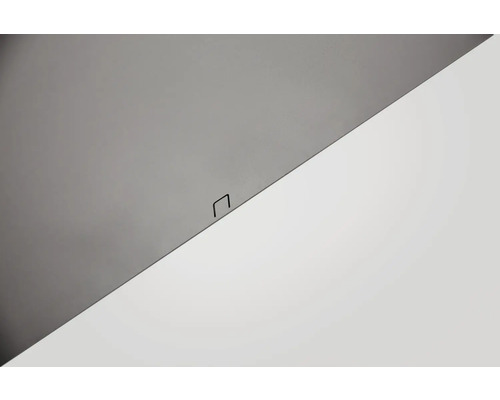 Detailansicht einer Deckenplatte mit Befestigungsklammer