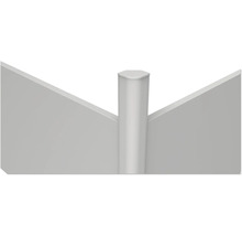 Detailansicht eines Metallpfostens mit Paneelen