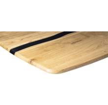 Tischplatte aus Holz mit Harzeinsatz