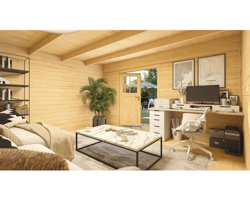 Innenansicht eines Holzgartenhauses mit Möbeln und Büroeinrichtung