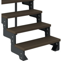 Treppe mit drei Stufen aus Kunststoff und Metall