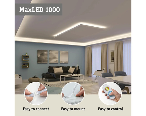 Wohnzimmer mit indirekter Beleuchtung durch eine LED Leiste an der Decke, einfache Montage, einfache Verbindung, einfache Bedienung