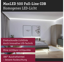 Schlafzimmer mit LED-Beleuchtung unter der Decke und unter dem Bett