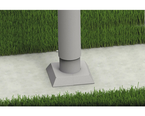 Befestigung für einen Fahnenmast im Garten