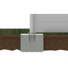 Fundament aus Beton im Boden mit Rasen