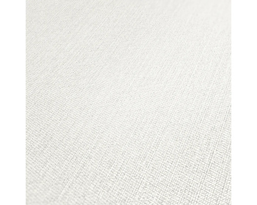 Nahaufnahme einer weißen Vliestapete mit dezenter Textilstruktur