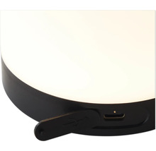 Detailansicht einer Lampe mit USB-Anschluss