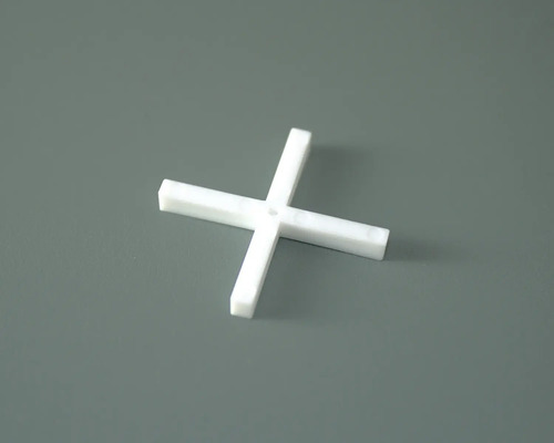 Fliesenkreuz zur Verfugung