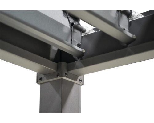 Detailansicht einer Pergola-Konstruktion aus Metall mit Eckverbindungen