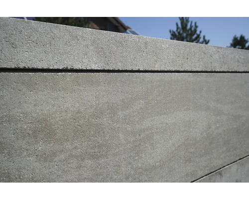 Betonmauer aus Betonsteinen