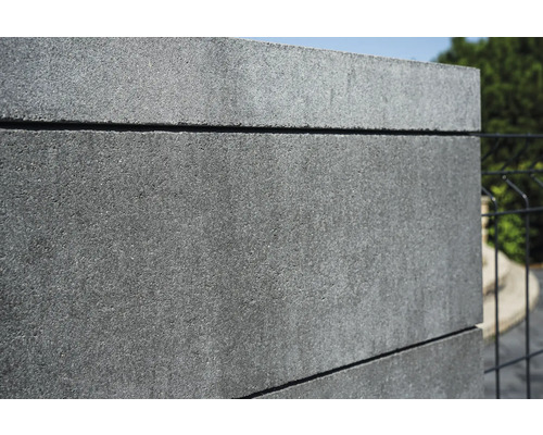 Betonsteinmauer im Detail