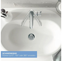Schwenkbarer Waschtischmischer auf weißem Waschbecken