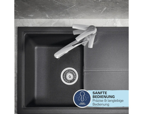 Spüle mit Abtropffläche und Armatur