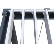 Detailansicht einer Lamellenpergola mit verstellbaren Lamellen