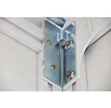 Detailansicht einer Eckverbindung mit Schrauben und Metallwinkel