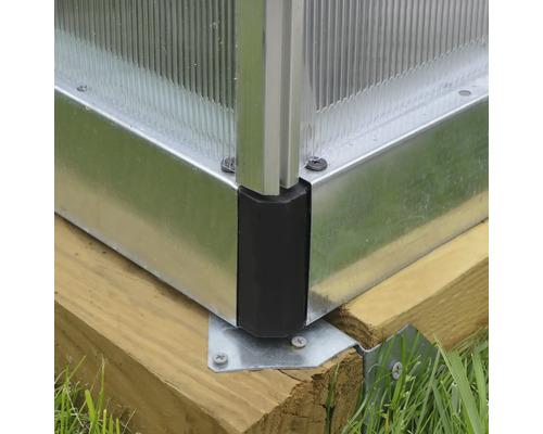 Detailansicht eines Gewächshauses mit Fundament aus Holz