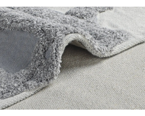 Detailansicht eines grauen Teppichs mit Textur