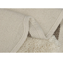 Detailansicht eines Teppichs mit Fransen