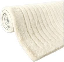 Gerollter Teppich mit hochflorigem Flor