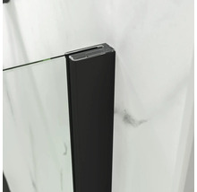 Detail einer Duschkabine mit schwarzem Rahmen und transparentem Glas