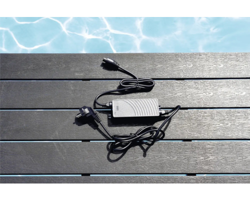 Transformator mit Kabel und Stecker für den Außenbereich