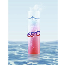 Glas mit heißem Wasser und Temperaturangabe 65 Grad Celsius