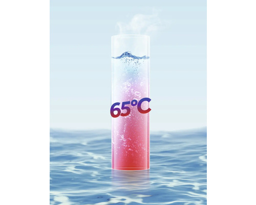Glas mit heißem Wasser und Temperaturangabe 65 Grad Celsius