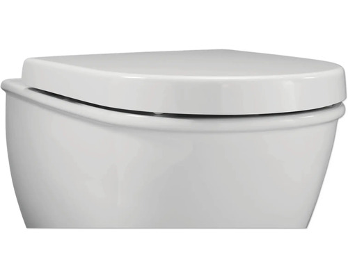 Weiße wandhängende Toilette mit geschlossenem Deckel