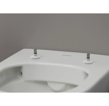 Detailansicht einer weissen Duravit Toilette mit Befestigung
