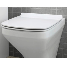 Wand-Tiefspül-WC mit geschlossenem WC-Deckel vor gefliester Wand