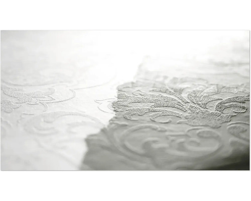 Nahaufnahme einer weißen Tapete mit floralem Muster