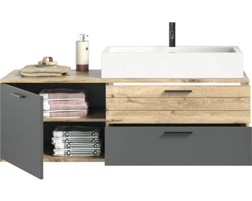 Waschtischunterschrank mit Waschbecken, Armatur, Handtüchern und Badutensilien für Badezimmer