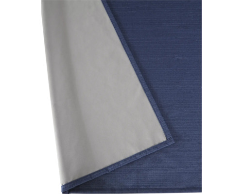 Blick auf eine beschichtete Tischdecke