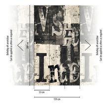 Tapete mit Zeitungsmuster und den Maßen 280 cm x 159 cm