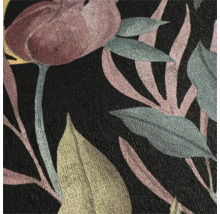 Nahaufnahme einer Tapete mit Blumenmuster auf dunklem Hintergrund