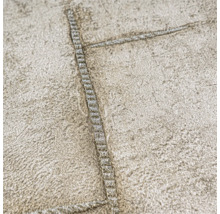 Nahaufnahme einer strukturierten Tapete mit Nahtmuster