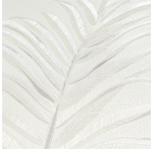 Detailaufnahme einer weißen Vinyltapete mit Palmenblattmuster