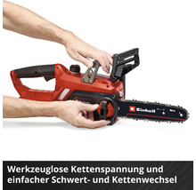 Einhell Kettensäge mit werkzeugloser Kettenspannung und einfachem Schwert- und Kettenwechsel in der Hand
