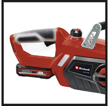 Detailansicht einer Akku-Kettensäge von Einhell mit Akku und oberem Griff