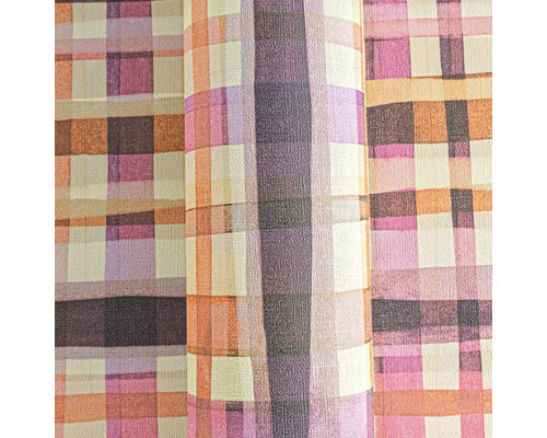 Detailansicht einer Rolle Tapete mit Karomuster