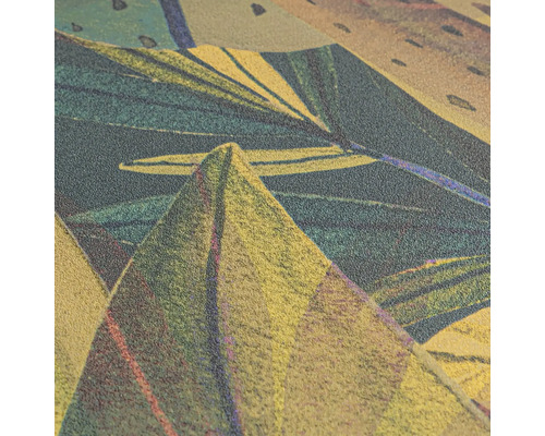 Nahaufnahme einer strukturierten Oberfläche mit abstraktem Blattmuster